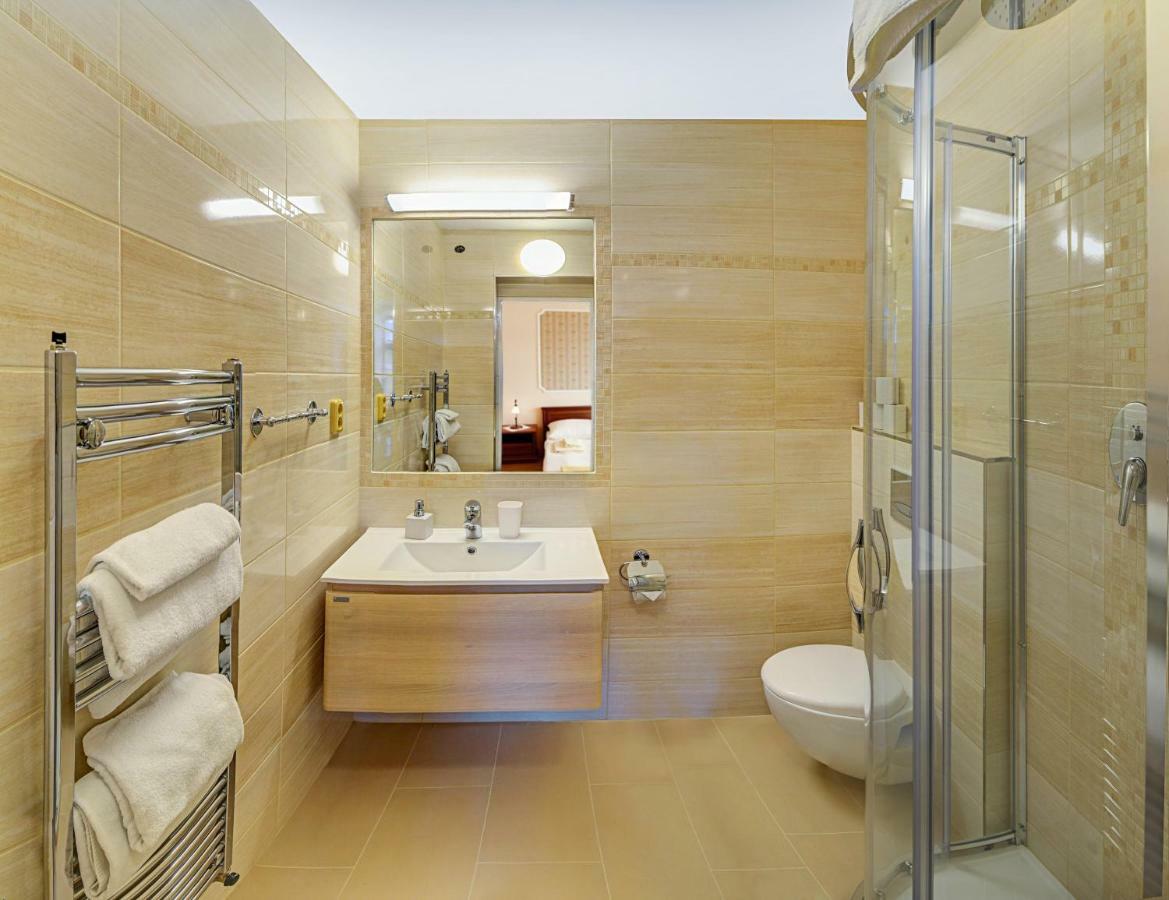 Hotel Ld Morava Karlovy Vary Esterno foto